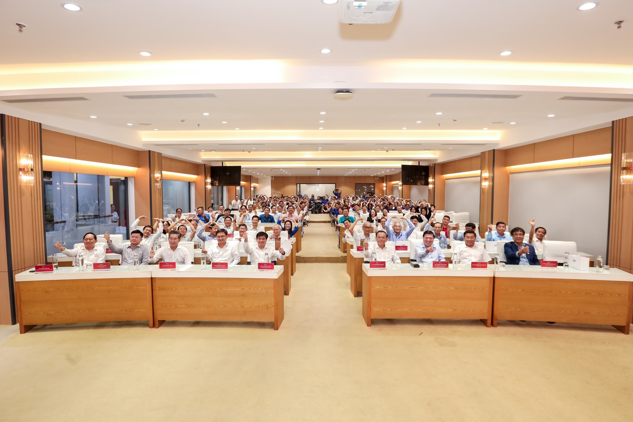 Họp mặt truyền thống cán bộ Đoàn - Hội UEH các thời kỳ Kỷ niệm 95 năm Thành lập Đoàn TNCS Hồ Chí Minh
